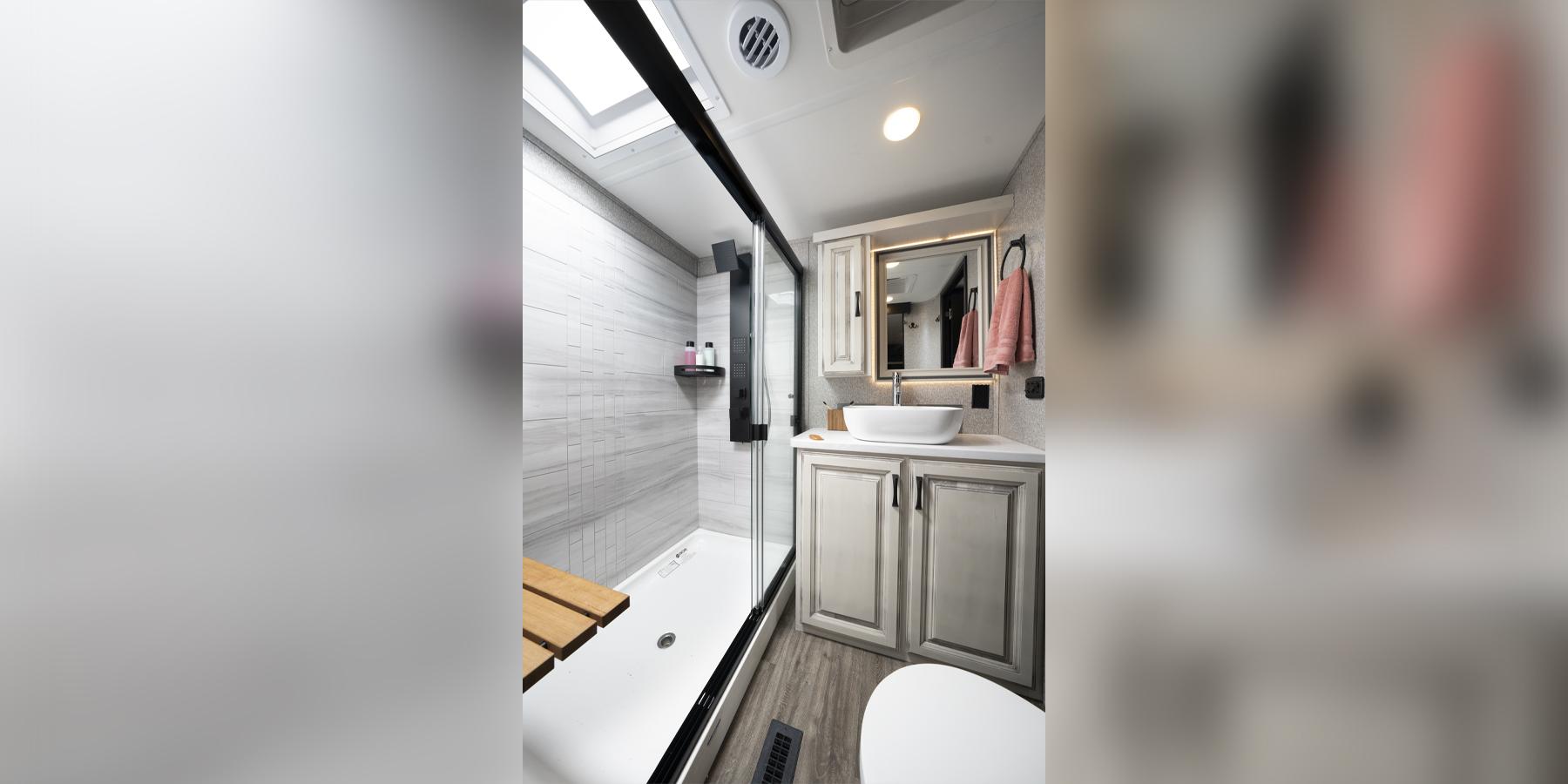 Seismic Luxury Series 4113 Bathroom